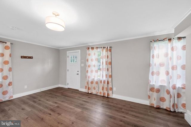 35 W MAIN, Salunga, PA 17538