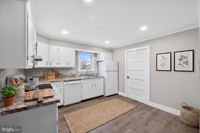 35 W MAIN, Salunga, PA 17538