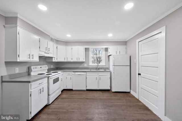 35 W MAIN, Salunga, PA 17538