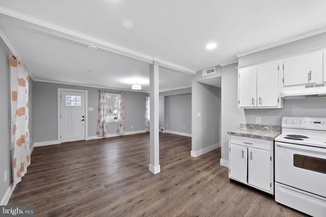35 W MAIN, Salunga, PA 17538