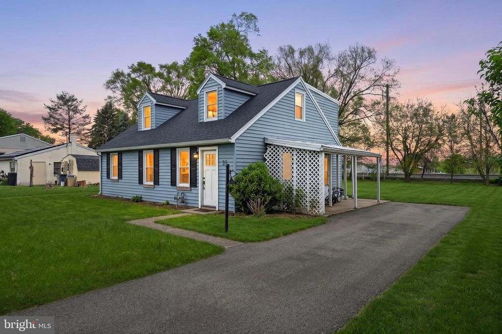35 W MAIN, Salunga, PA 17538