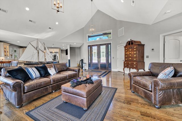 152 Windward Pointe DR, Moneta, VA 24121