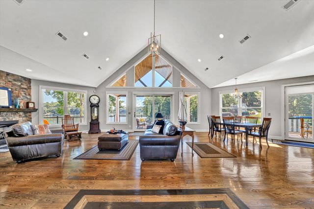 152 Windward Pointe DR, Moneta, VA 24121