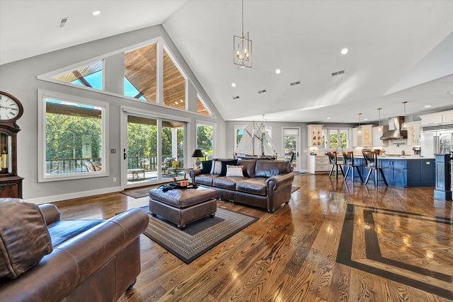 152 Windward Pointe DR, Moneta, VA 24121