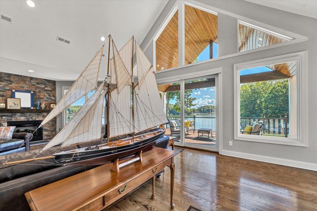 152 Windward Pointe DR, Moneta, VA 24121