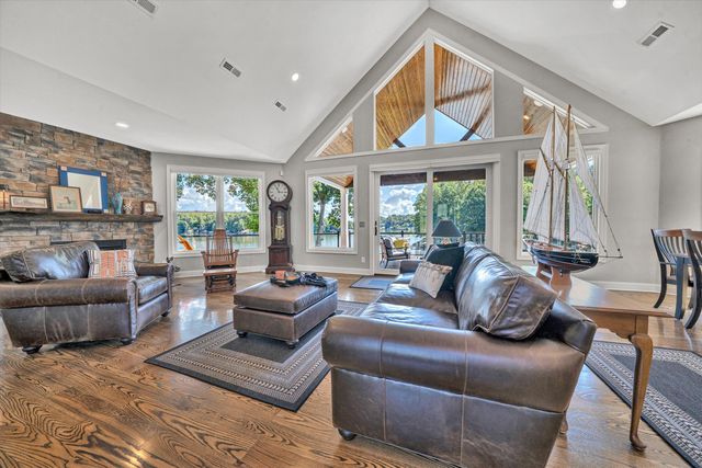 152 Windward Pointe DR, Moneta, VA 24121