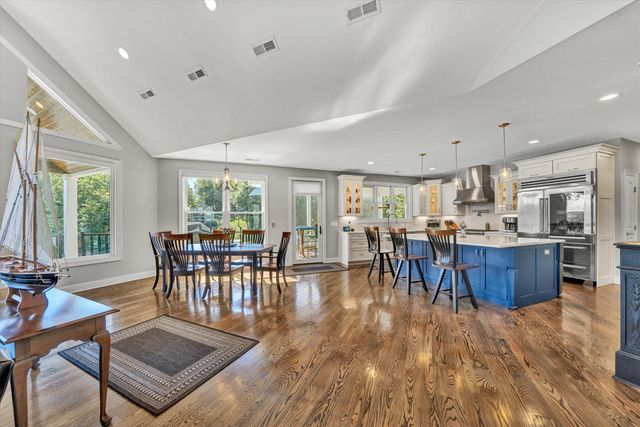 152 Windward Pointe DR, Moneta, VA 24121