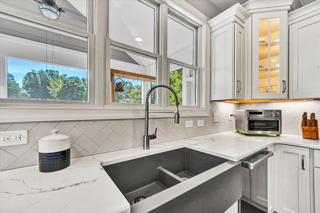 152 Windward Pointe DR, Moneta, VA 24121