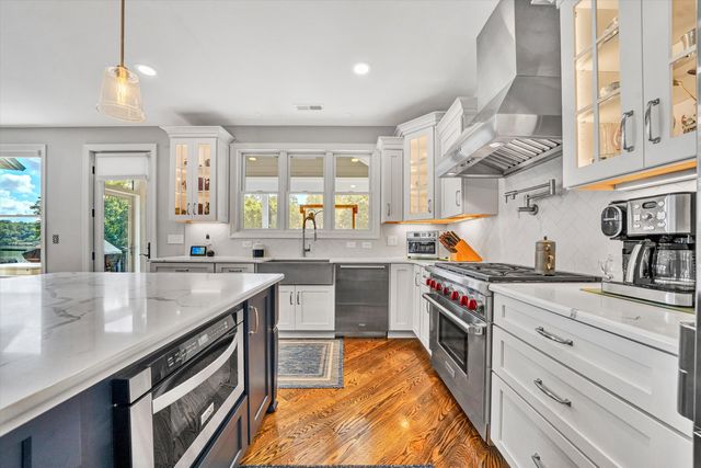 152 Windward Pointe DR, Moneta, VA 24121