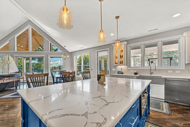 152 Windward Pointe DR, Moneta, VA 24121