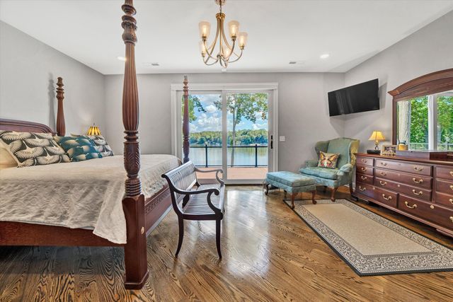 152 Windward Pointe DR, Moneta, VA 24121