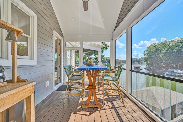 152 Windward Pointe DR, Moneta, VA 24121