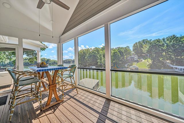 152 Windward Pointe DR, Moneta, VA 24121