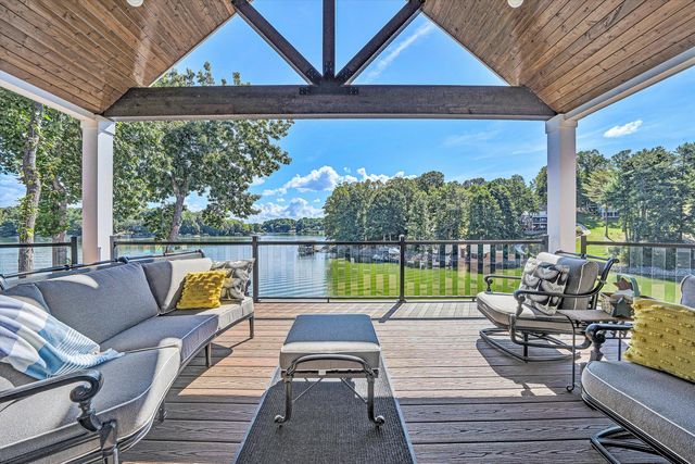 152 Windward Pointe DR, Moneta, VA 24121