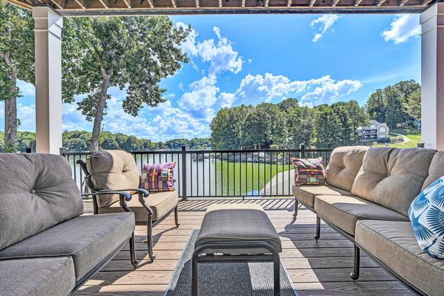 152 Windward Pointe DR, Moneta, VA 24121