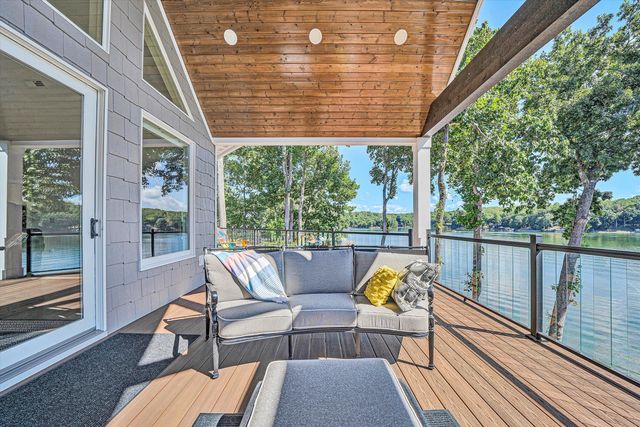 152 Windward Pointe DR, Moneta, VA 24121