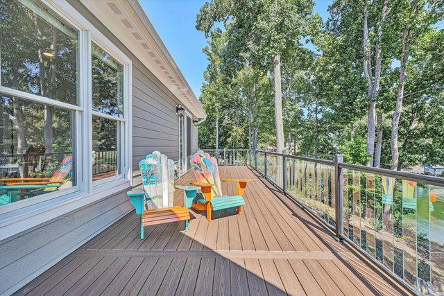 152 Windward Pointe DR, Moneta, VA 24121