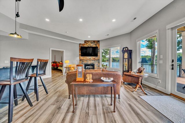 152 Windward Pointe DR, Moneta, VA 24121