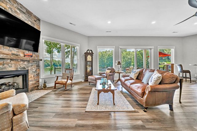 152 Windward Pointe DR, Moneta, VA 24121