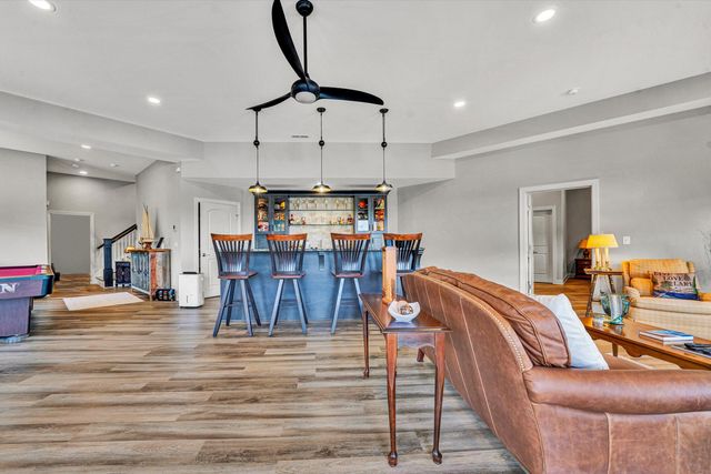 152 Windward Pointe DR, Moneta, VA 24121