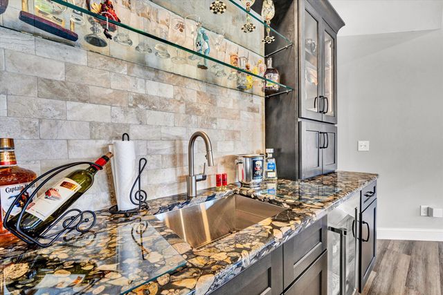 152 Windward Pointe DR, Moneta, VA 24121