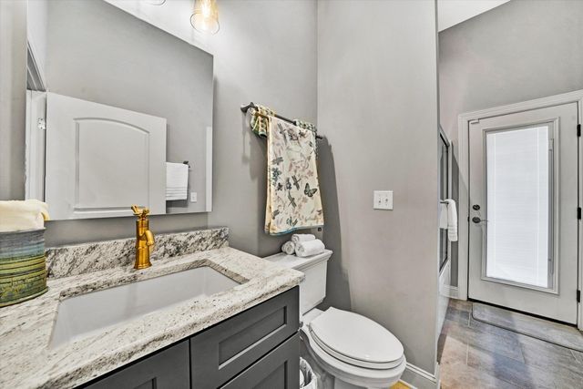 152 Windward Pointe DR, Moneta, VA 24121