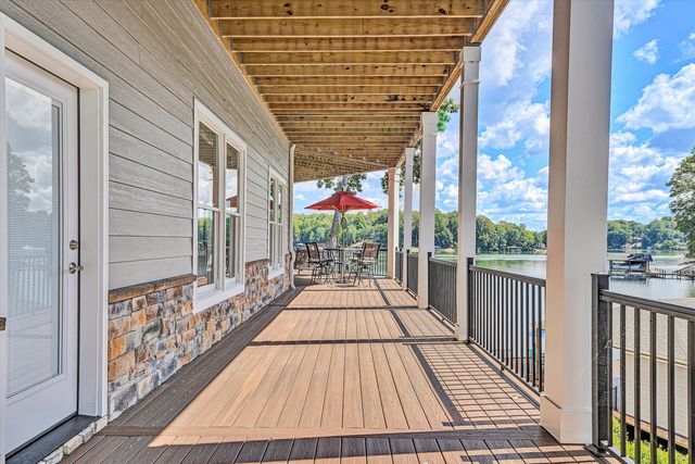 152 Windward Pointe DR, Moneta, VA 24121