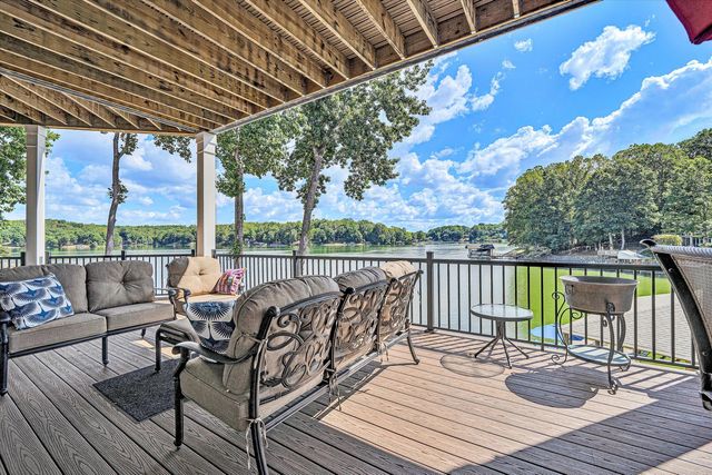 152 Windward Pointe DR, Moneta, VA 24121