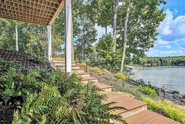 152 Windward Pointe DR, Moneta, VA 24121