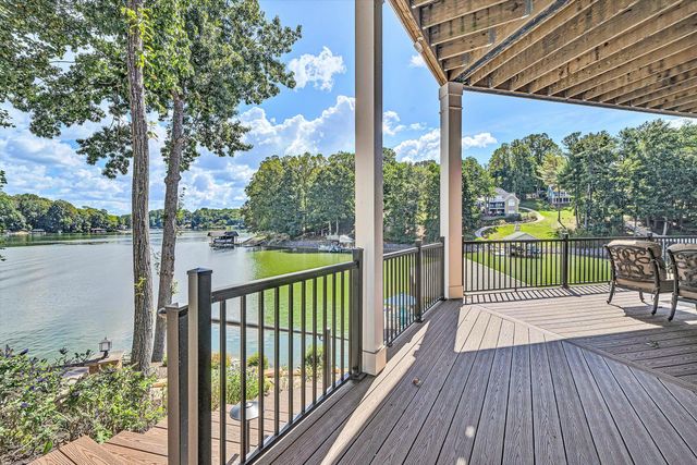 152 Windward Pointe DR, Moneta, VA 24121