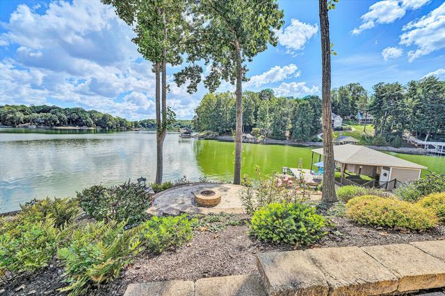 152 Windward Pointe DR, Moneta, VA 24121