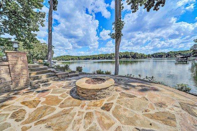 152 Windward Pointe DR, Moneta, VA 24121