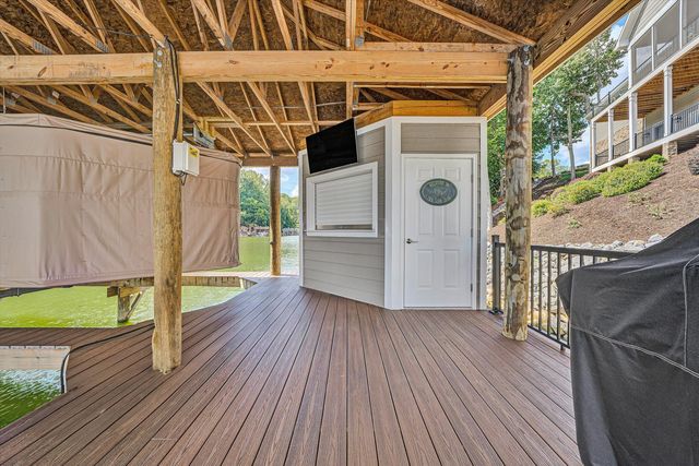 152 Windward Pointe DR, Moneta, VA 24121