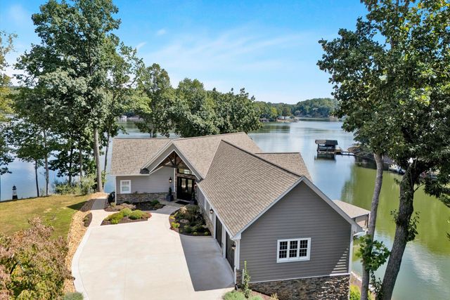 152 Windward Pointe DR, Moneta, VA 24121