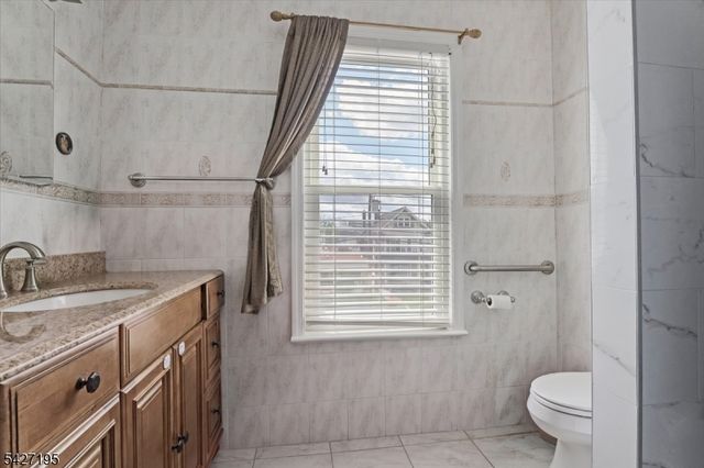 21 W Grant Ave, Roselle Park Boro, NJ 07204