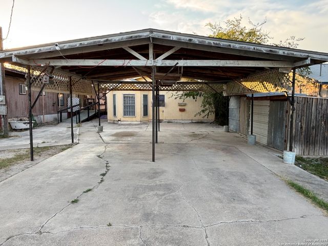 214 rodriguez, Del Rio, TX 78840