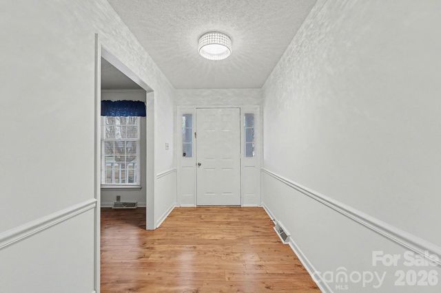 6905 Crandall Court, Clemmons, NC 27012