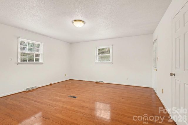 6905 Crandall Court, Clemmons, NC 27012