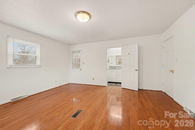 6905 Crandall Court, Clemmons, NC 27012