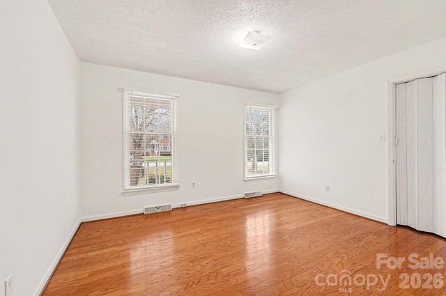 6905 Crandall Court, Clemmons, NC 27012