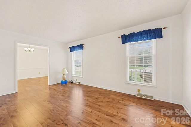 6905 Crandall Court, Clemmons, NC 27012