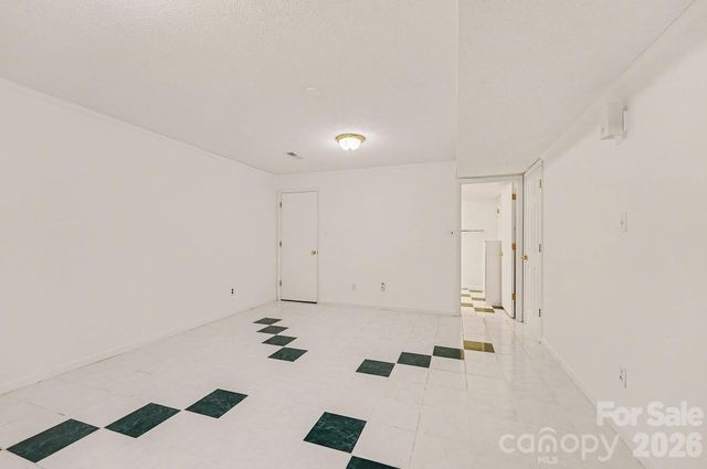 6905 Crandall Court, Clemmons, NC 27012