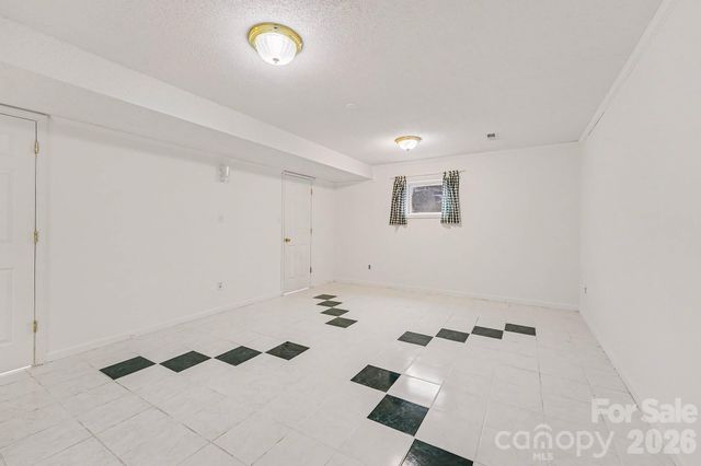 6905 Crandall Court, Clemmons, NC 27012