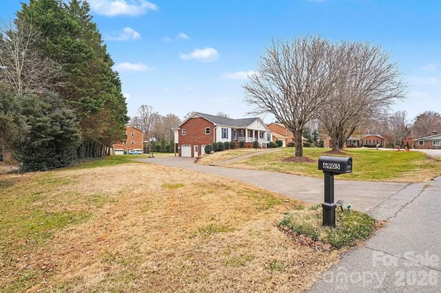 6905 Crandall Court, Clemmons, NC 27012