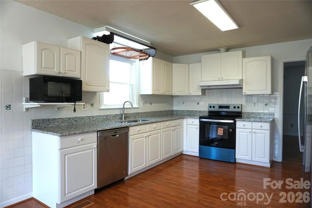 6905 Crandall Court, Clemmons, NC 27012