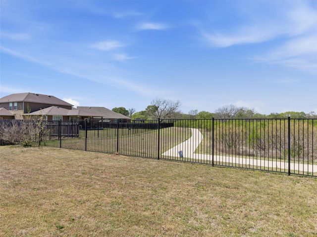 308 Linden ST, Bastrop, TX 78602