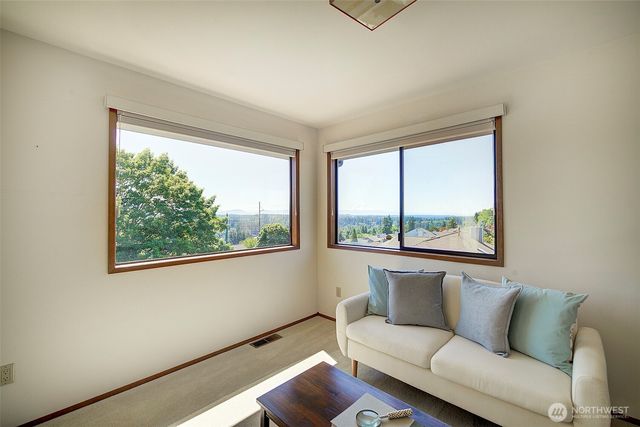 8211 128th Avenue SE, Newcastle, WA 98056