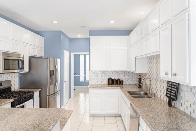 1405 El Camino Village Drive, Webster, TX 77058