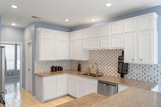 1405 El Camino Village Drive, Webster, TX 77058