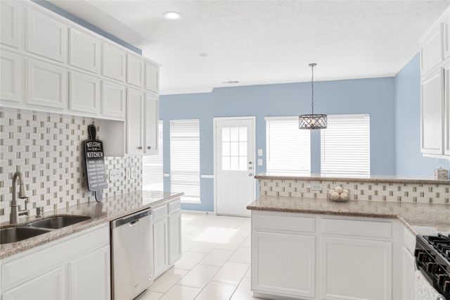 1405 El Camino Village Drive, Webster, TX 77058